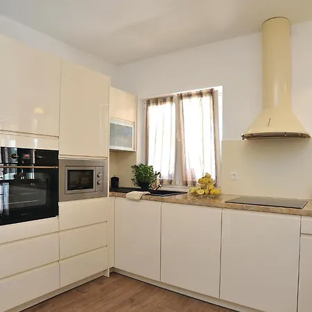 Holiday home Stunning Home In Sibenik With Kitchen