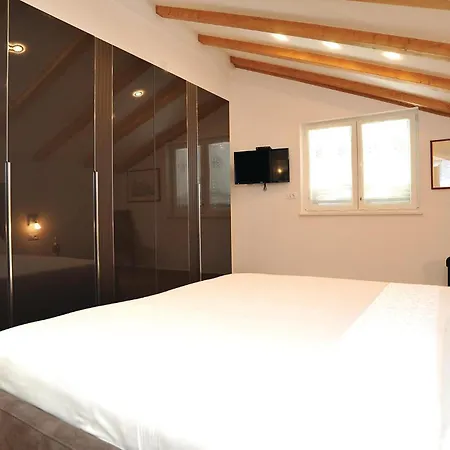 Stunning In With Kitchen *